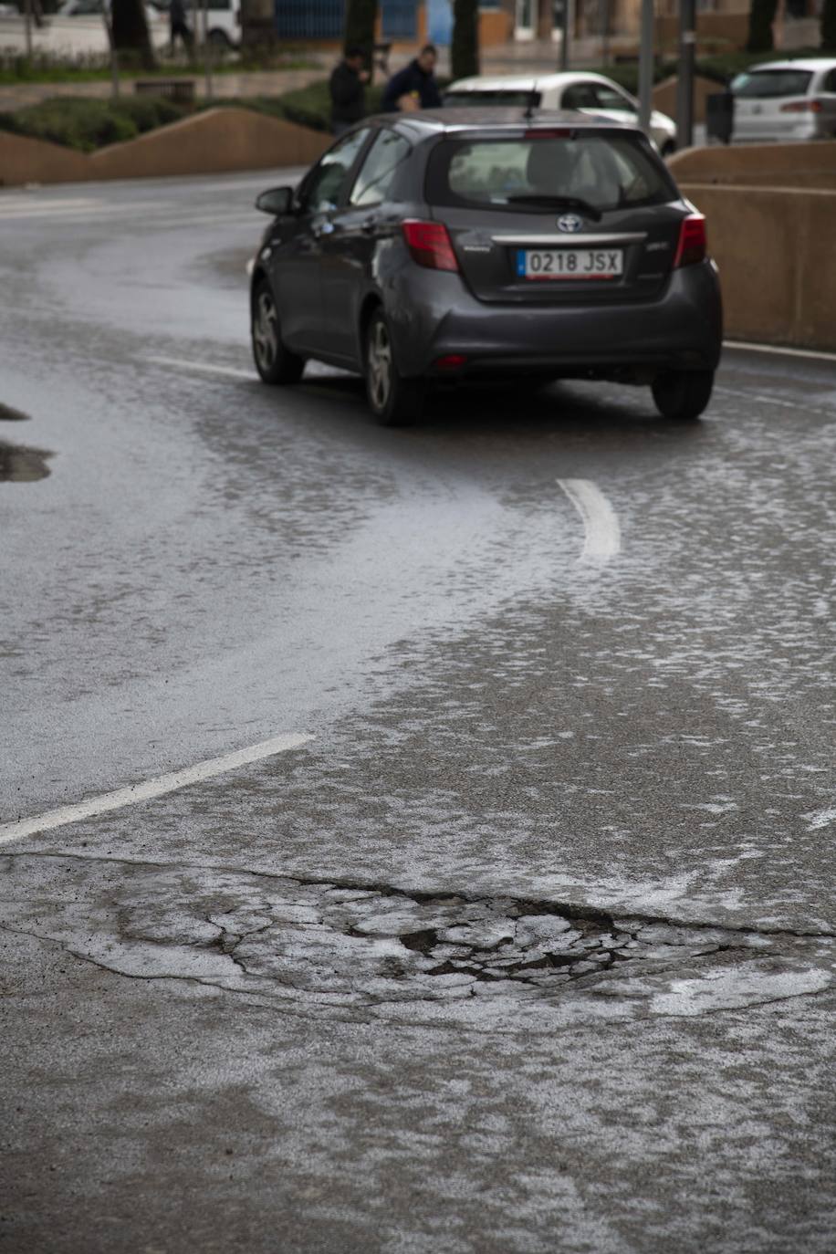 Fotos: Arrecian las quejas por los desperfectos en el pavimento de decenas de calles y plazas de Cartagena