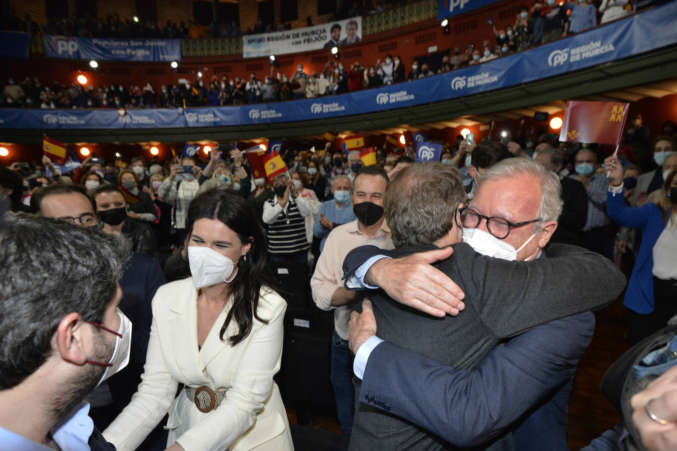 Fotos: Las imágenes del acto de Feijóo en el Teatro Circo de Murcia