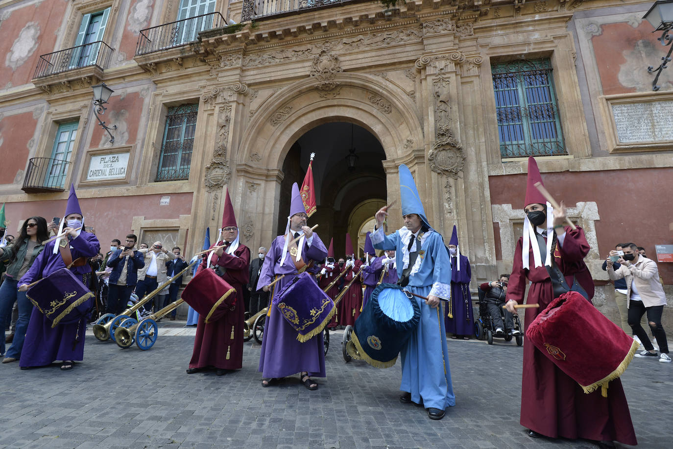 Fotos: Burlas, bocinas y tambores en el llamamiento a la Semana Santa de Murcia