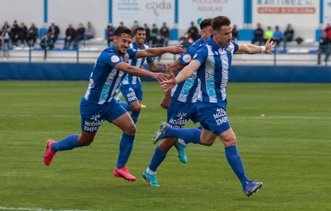 Fotos: El Águilas deja escapar el triunfo en el último suspiro