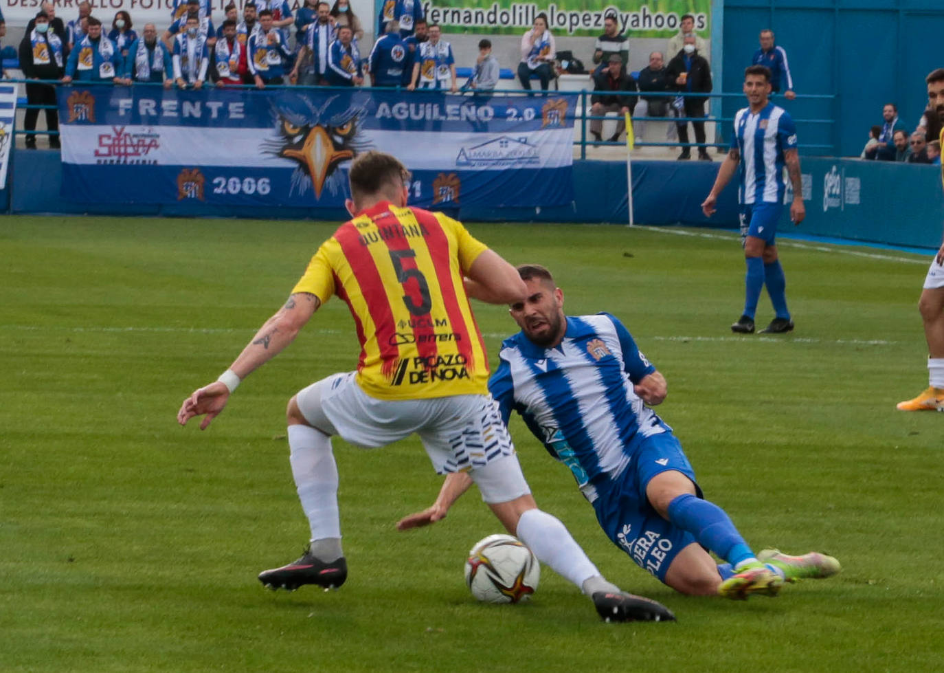 Fotos: El Águilas deja escapar el triunfo en el último suspiro