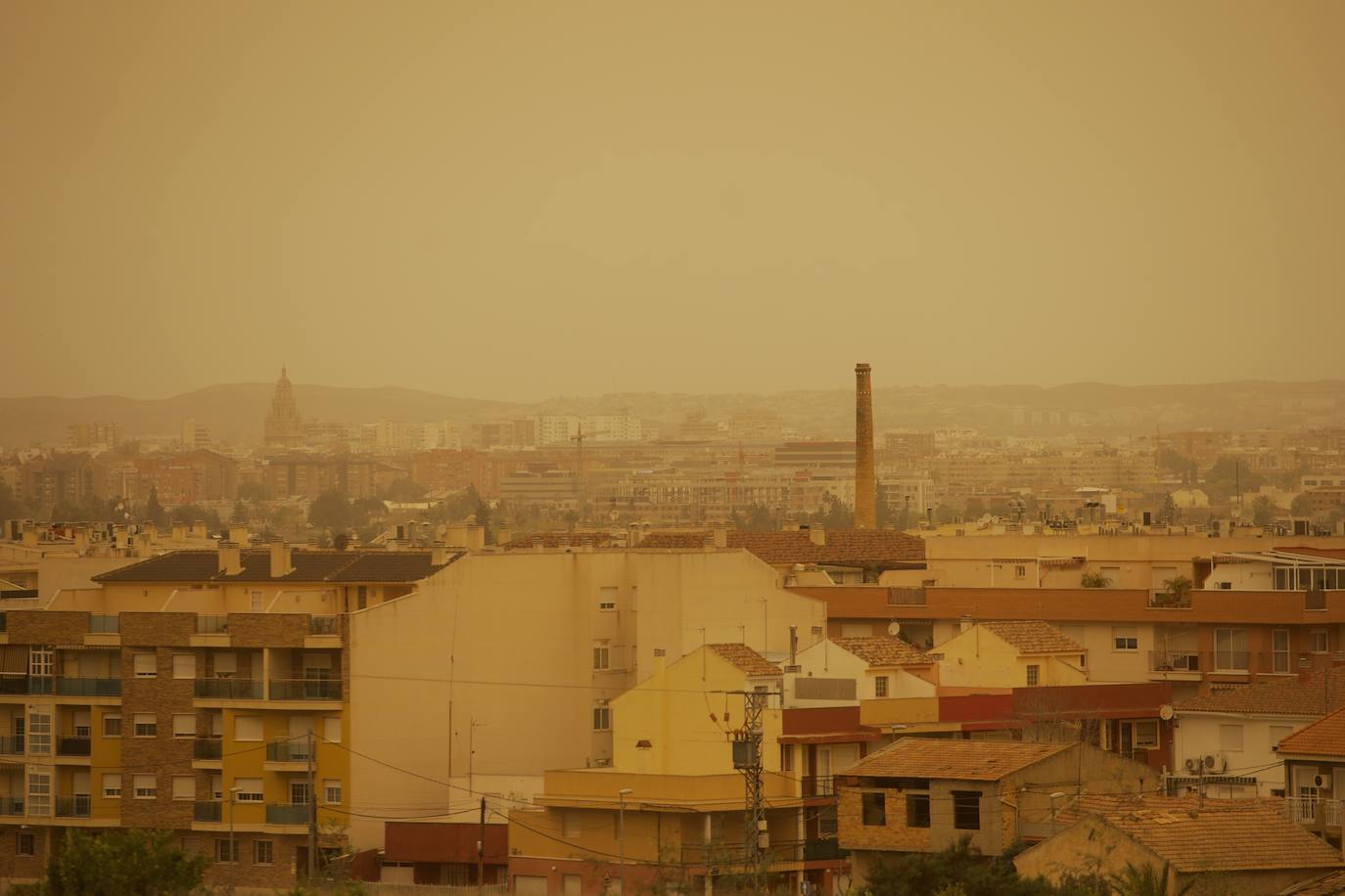 Fotos: La calima, el fenómeno meteorológico que tiñe de naranja los cielos de la Región de Murcia