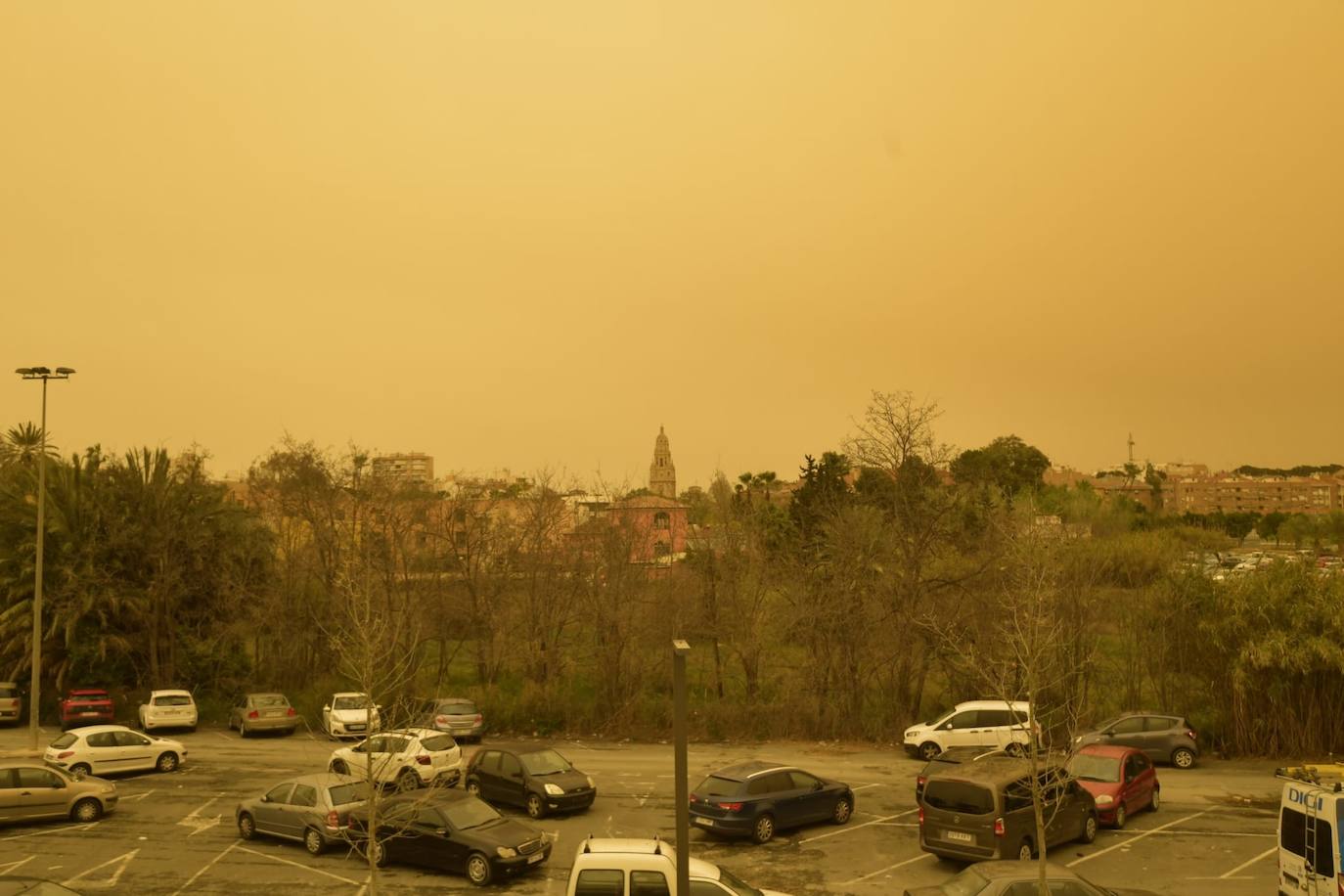 Fotos: La calima, el fenómeno meteorológico que tiñe de naranja los cielos de la Región de Murcia