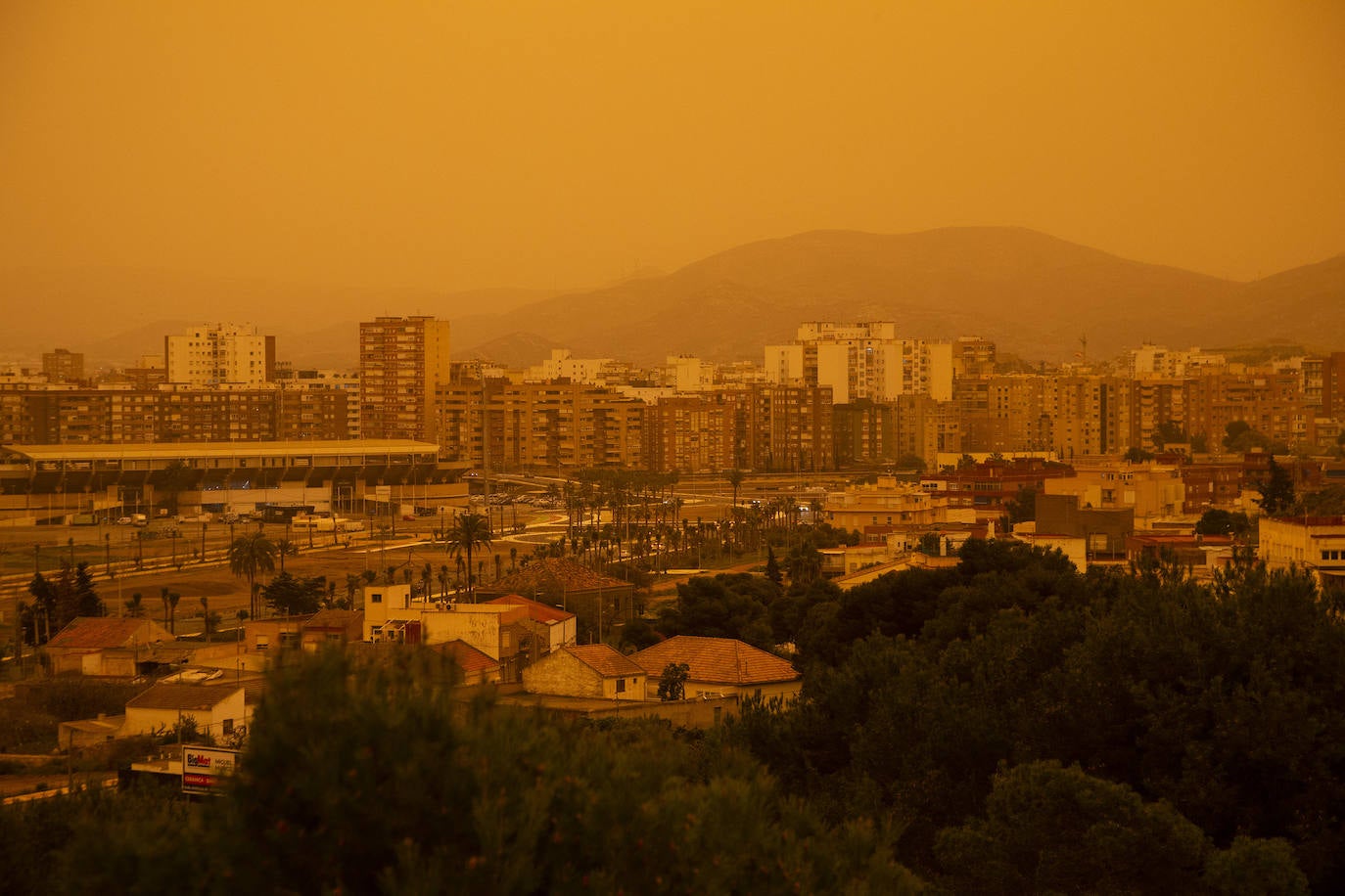 Fotos: La calima, el fenómeno meteorológico que tiñe de naranja los cielos de la Región de Murcia