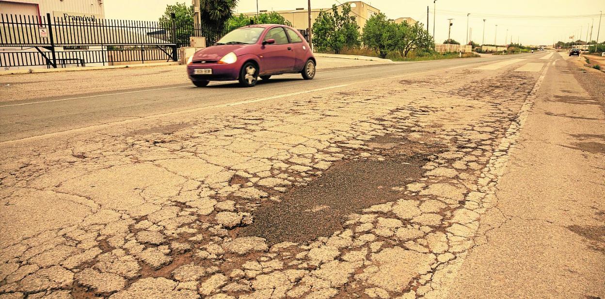 «Parcheo chapucero» en la carretera de Sabic