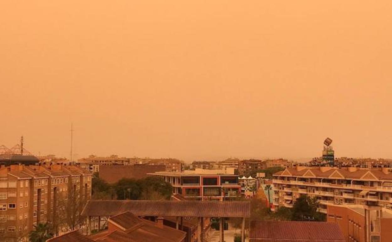 La calima que sufrió el lunes la ciudad de Murcia.