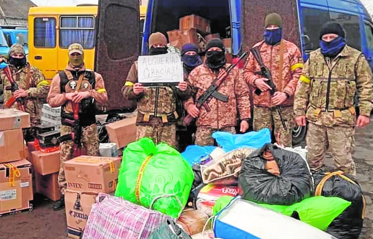 Combatientes agradecen a los vecinos de Alquerías el material enviado.