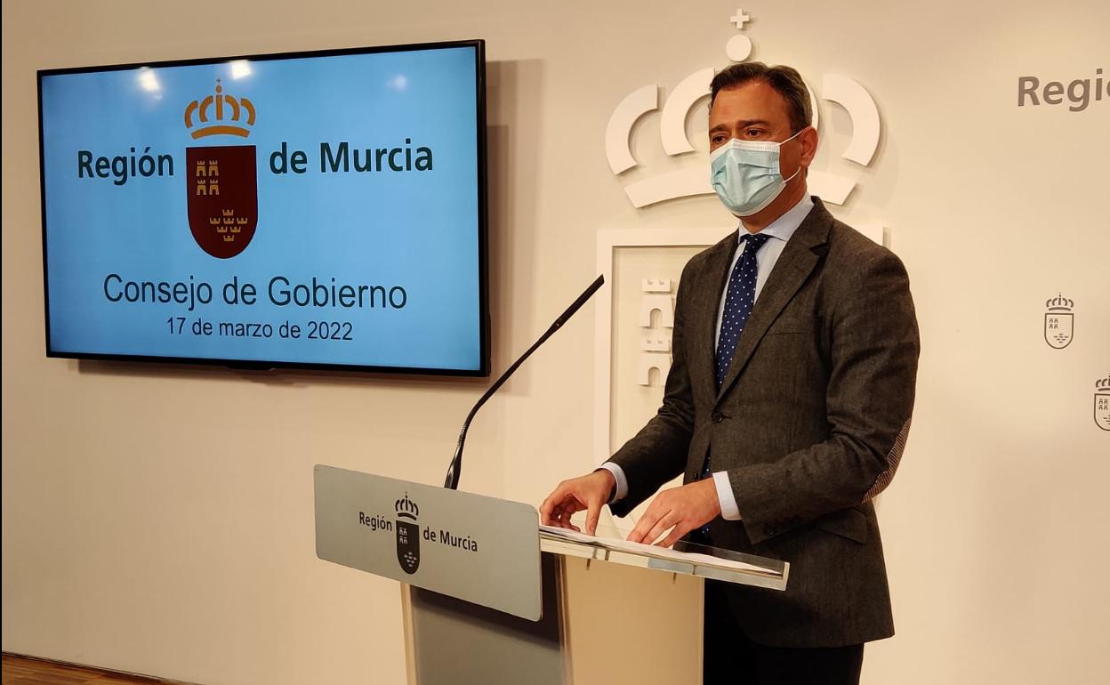 El consejero Marcos Ortuño, este jueves, en la rueda de prensa del Consejo de Gobierno.