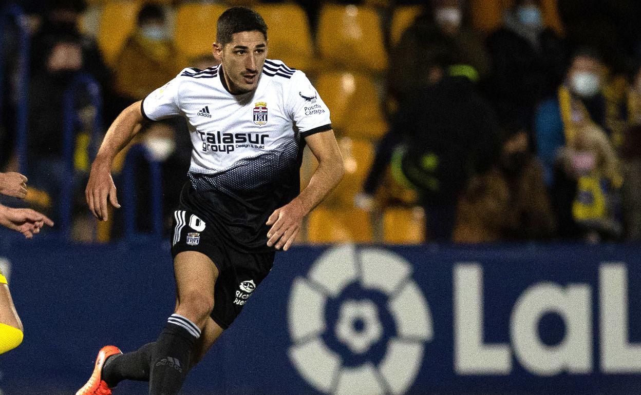 Bodiger maneja la pelota ante el Alcorcón, en diciembre. 