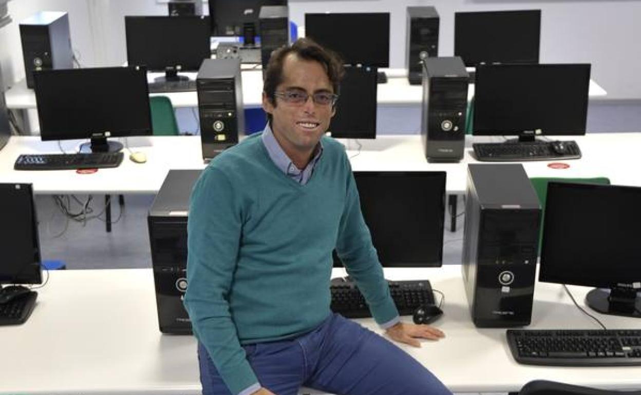 Félix Gómez, en la Facultad de Informática de la UMU. 