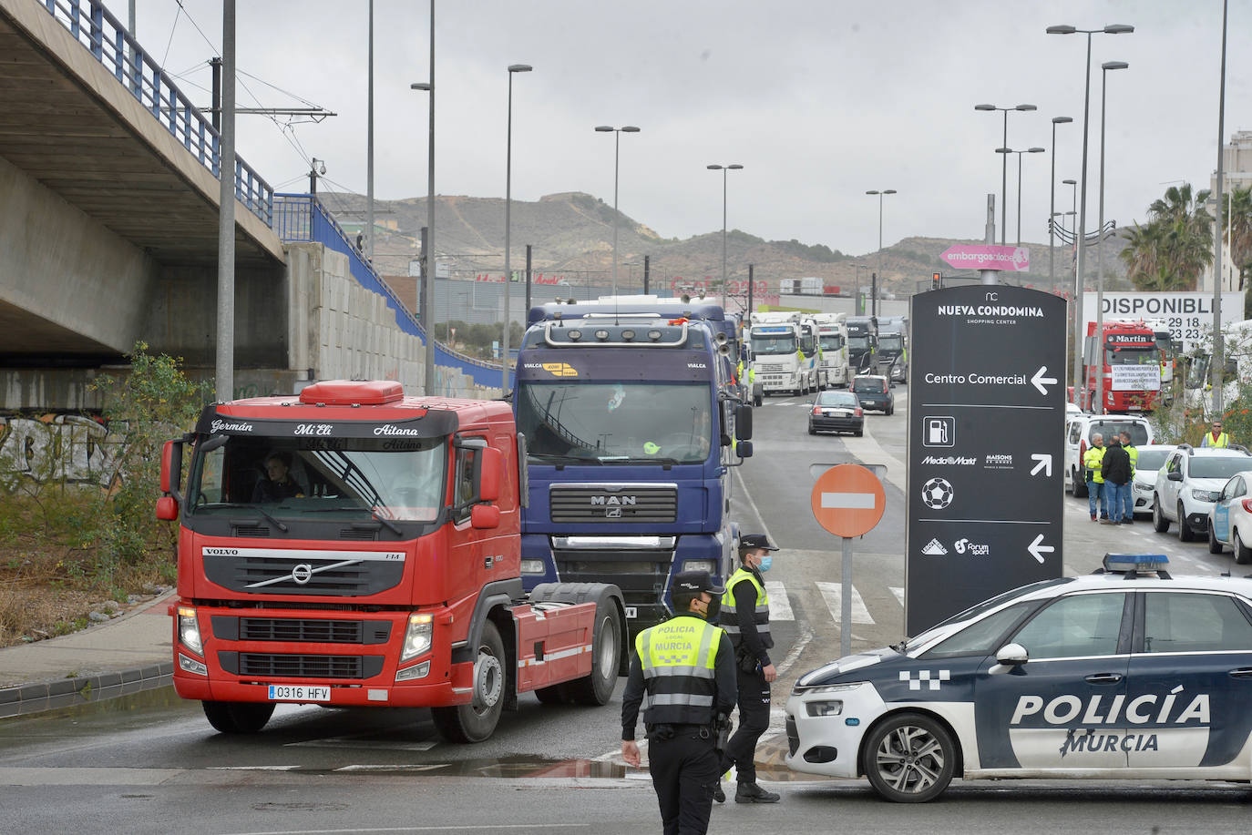 Fotos: Centenares de camioneros colapsan el Tráfico en Murcia, en imágenes