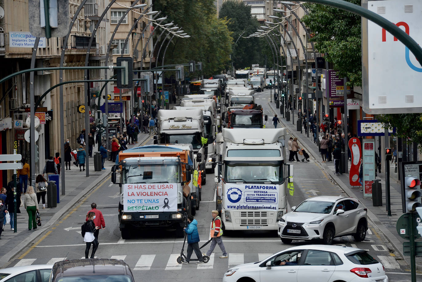 Fotos: Centenares de camioneros colapsan el Tráfico en Murcia, en imágenes