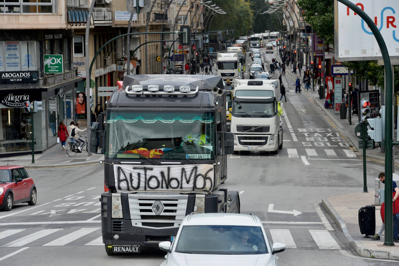 Fotos: Centenares de camioneros colapsan el Tráfico en Murcia, en imágenes