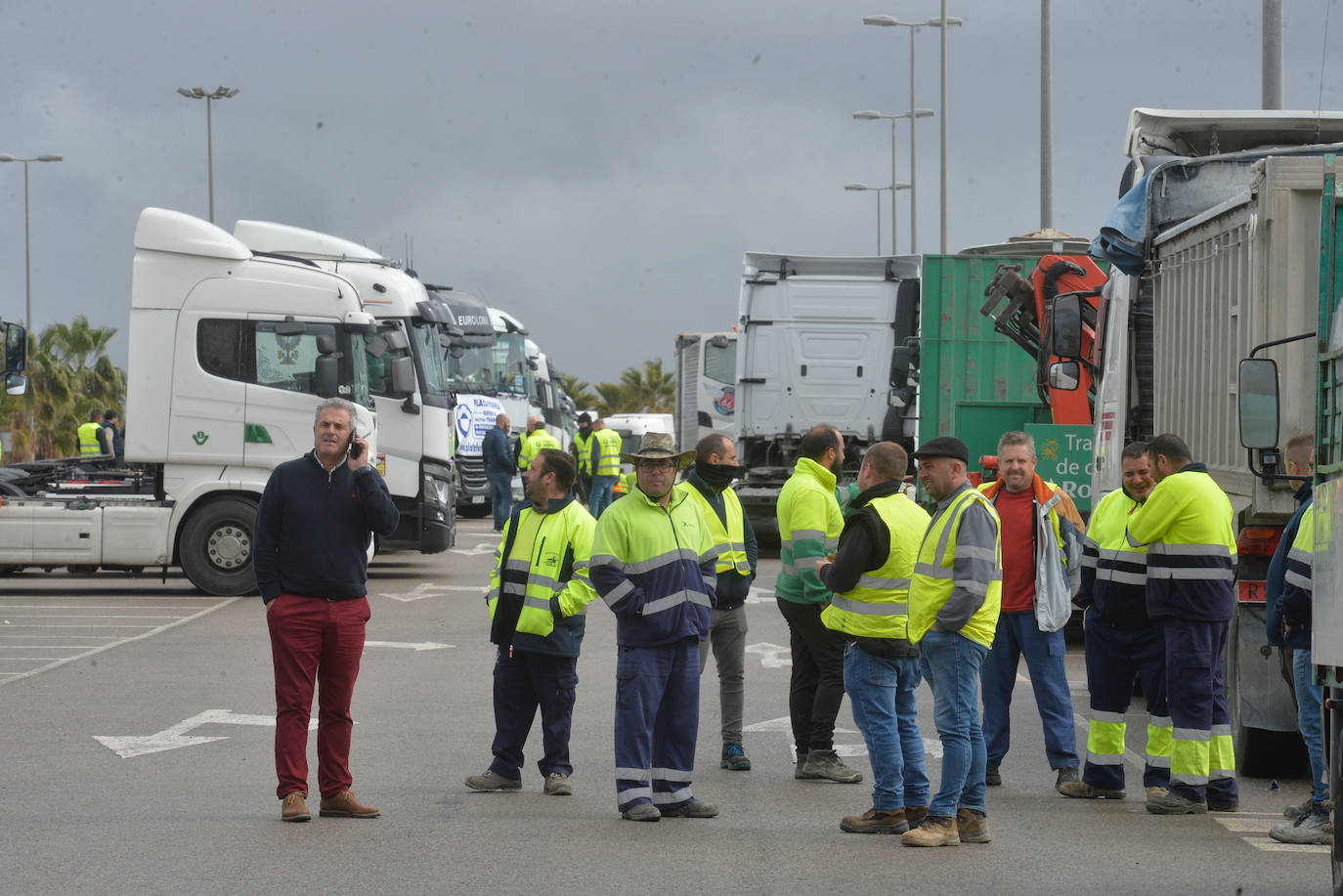 Fotos: Centenares de camioneros colapsan el Tráfico en Murcia, en imágenes