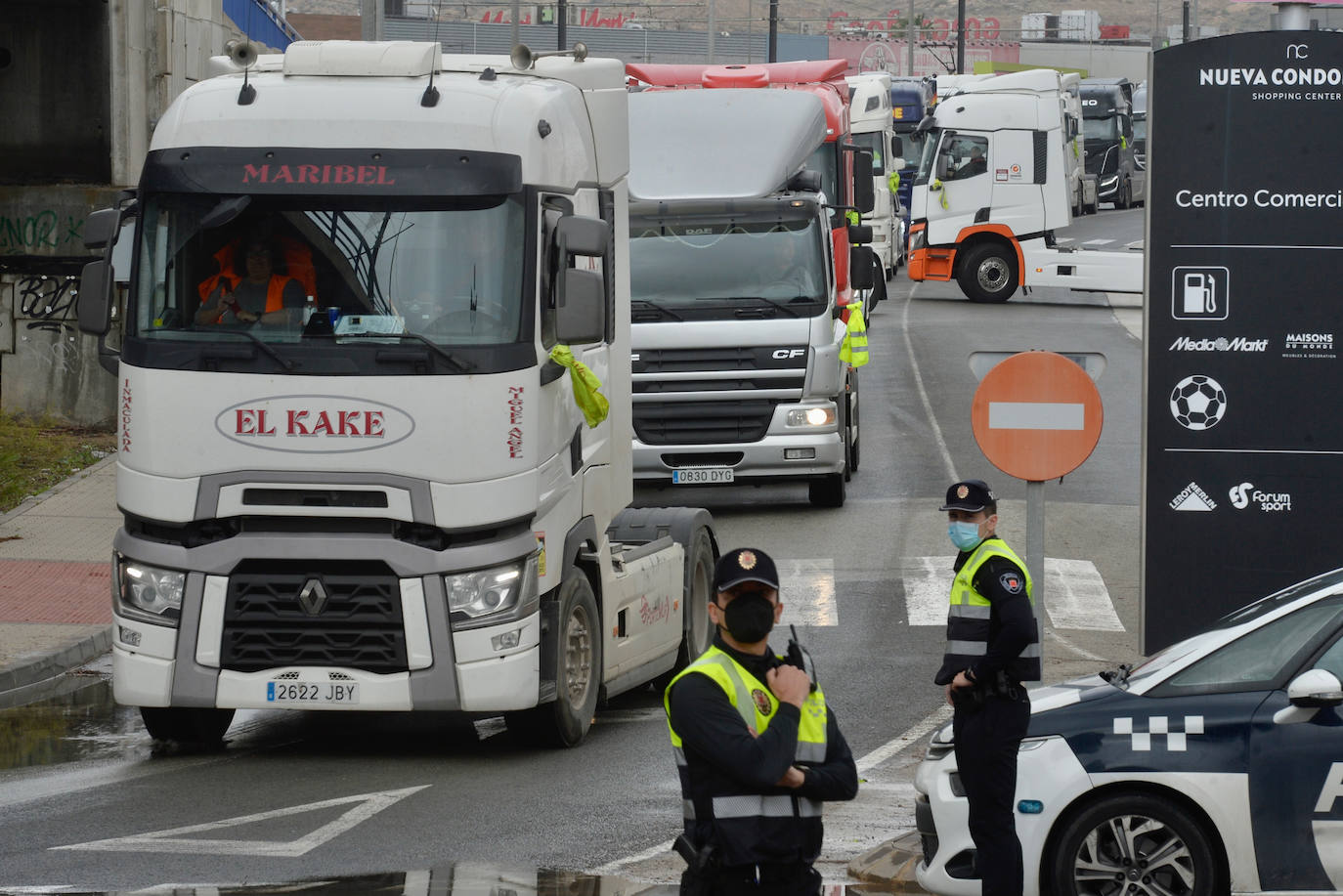 Fotos: Centenares de camioneros colapsan el Tráfico en Murcia, en imágenes
