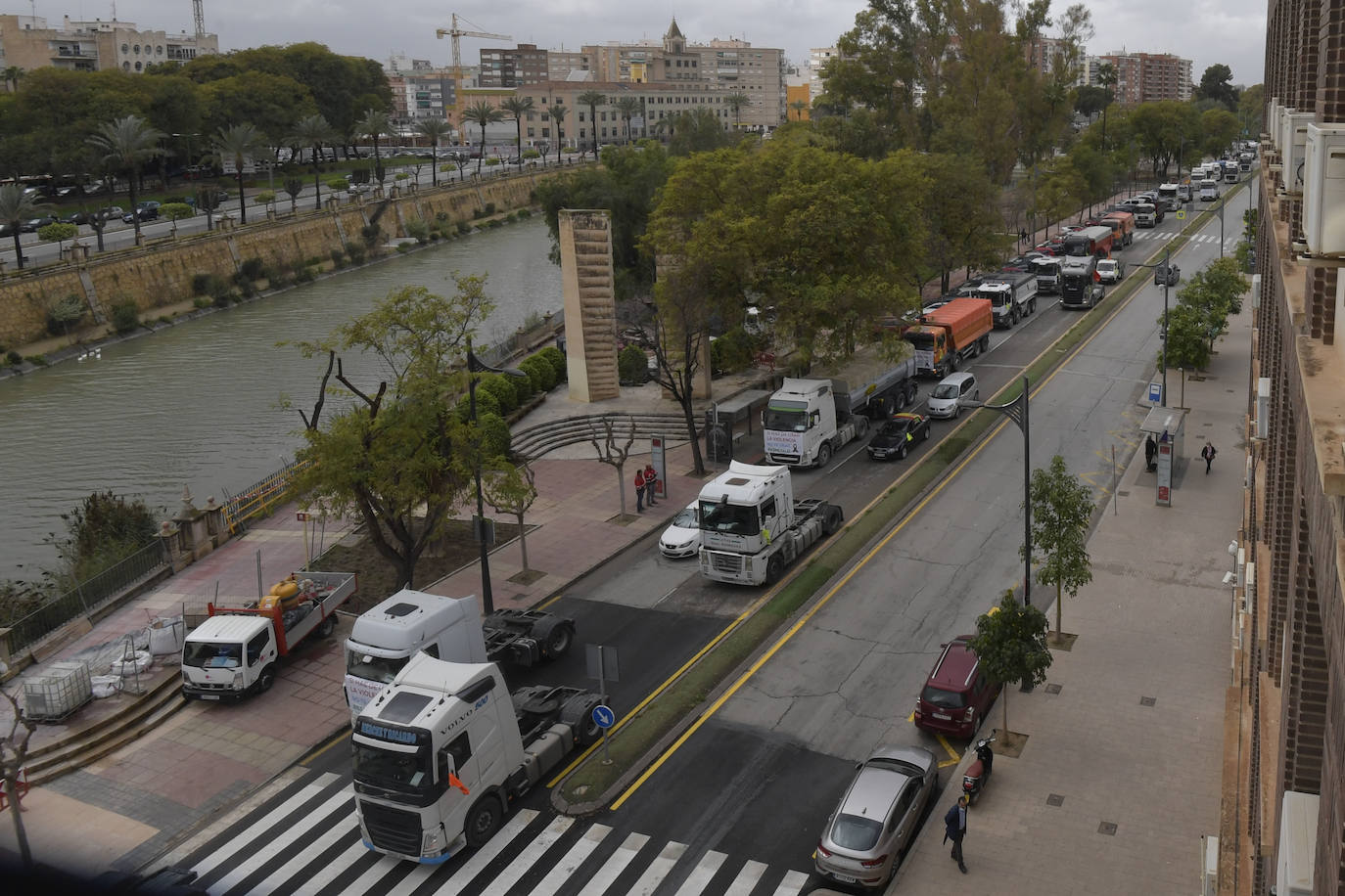 Fotos: Centenares de camioneros colapsan el Tráfico en Murcia, en imágenes