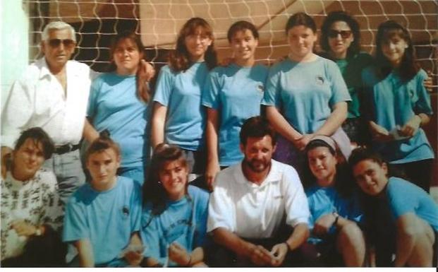 Primer equipo del Algar Surmenor, en el colegio San Isidoro, en 1992, con el profesor Juan Sáez en la fila de abajo. 