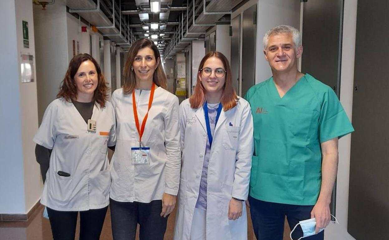 De izquierda a derecha, Elisa Nicolás, María Sabater, Cristina Gil y Juan Ramón Gimeno, investigadores del CIBER de Enfermedades Cardiovasculares (CIBERCV) en el IMIB.