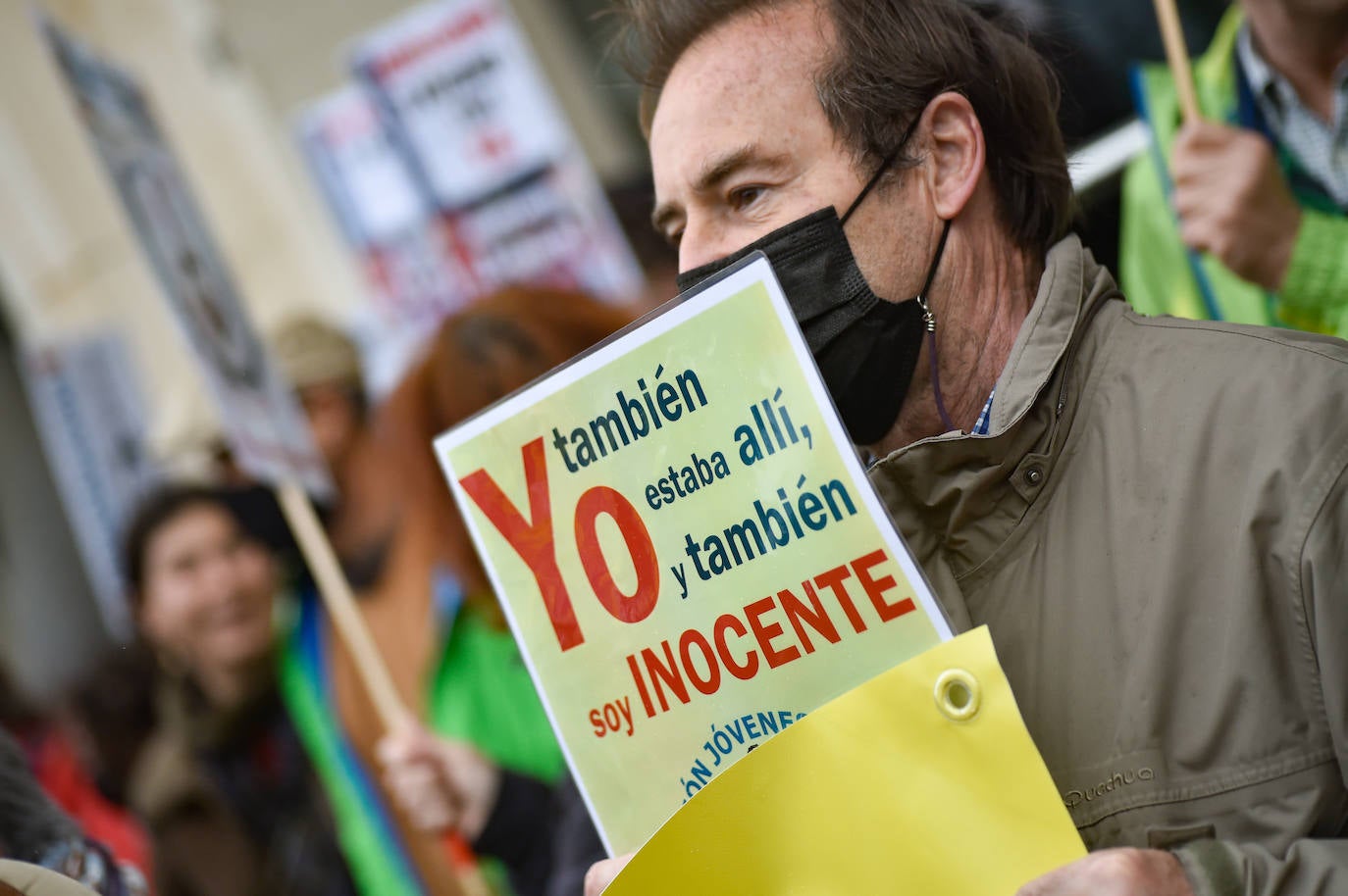 Fotos: Arranca el juicio contra los jóvenes acusados de causar daños en las vías del tren a su paso por Murcia