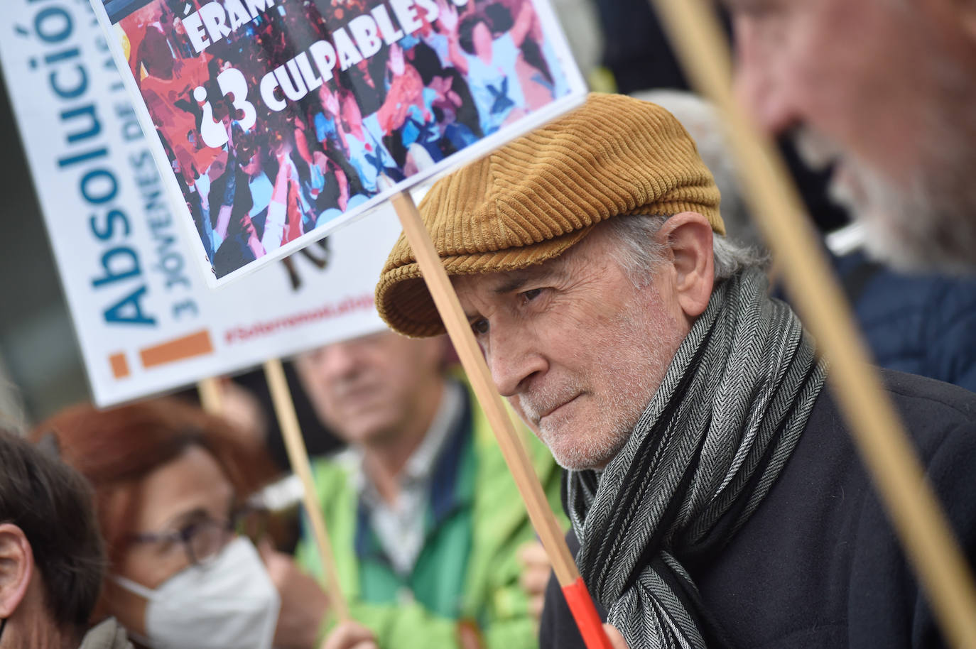Fotos: Arranca el juicio contra los jóvenes acusados de causar daños en las vías del tren a su paso por Murcia