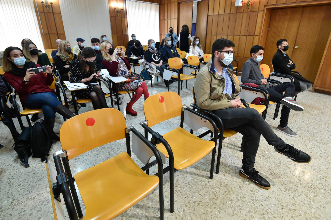 Fotos: Arranca el juicio contra los jóvenes acusados de causar daños en las vías del tren a su paso por Murcia