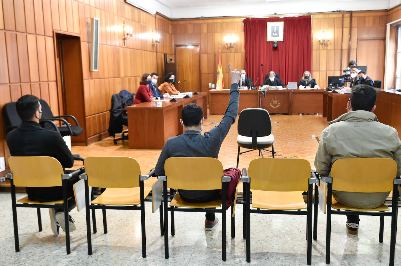 Fotos: Arranca el juicio contra los jóvenes acusados de causar daños en las vías del tren a su paso por Murcia
