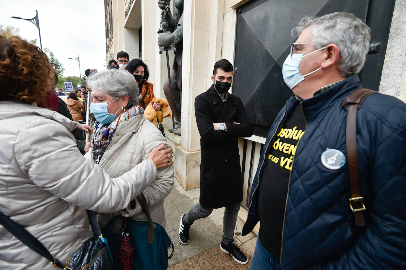 Fotos: Arranca el juicio contra los jóvenes acusados de causar daños en las vías del tren a su paso por Murcia