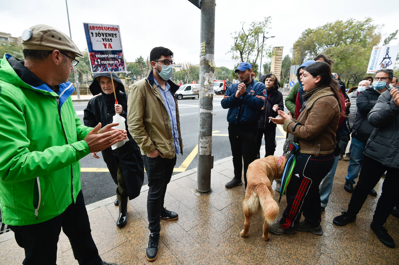 Fotos: Arranca el juicio contra los jóvenes acusados de causar daños en las vías del tren a su paso por Murcia