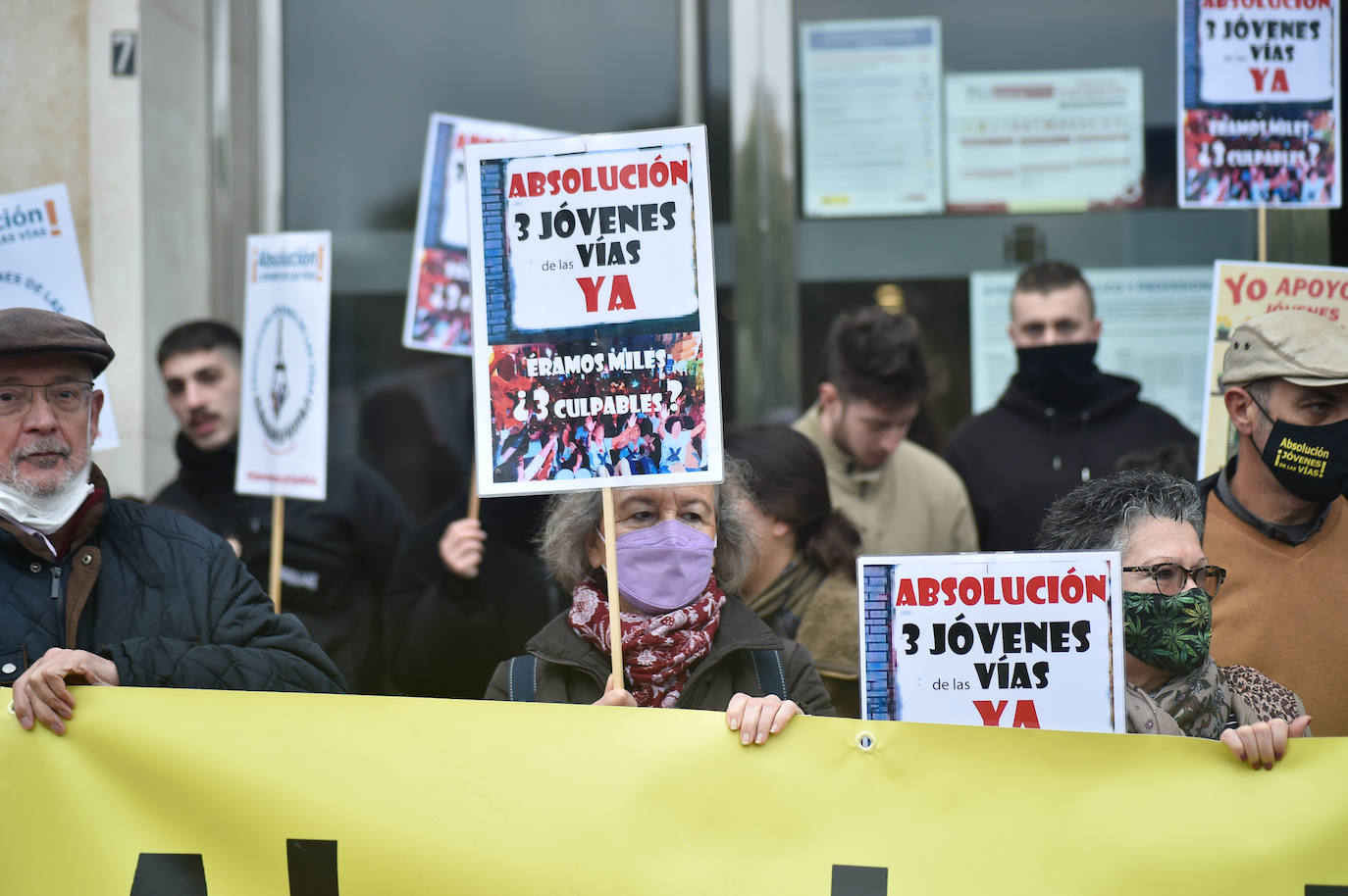 Fotos: Arranca el juicio contra los jóvenes acusados de causar daños en las vías del tren a su paso por Murcia