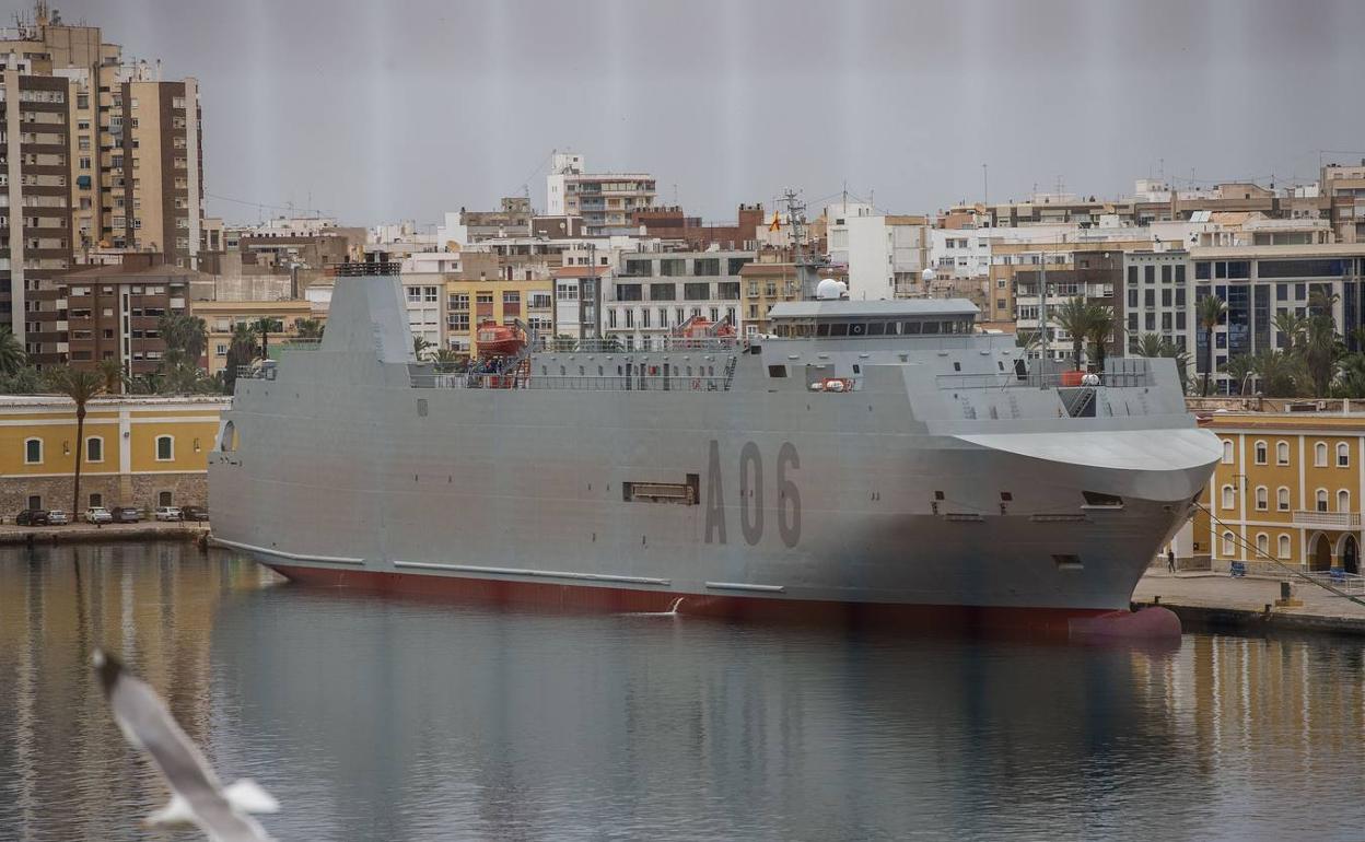 Buque del Ejército de Tierra 'Ysabel' en el Puerto de Cartagena. 