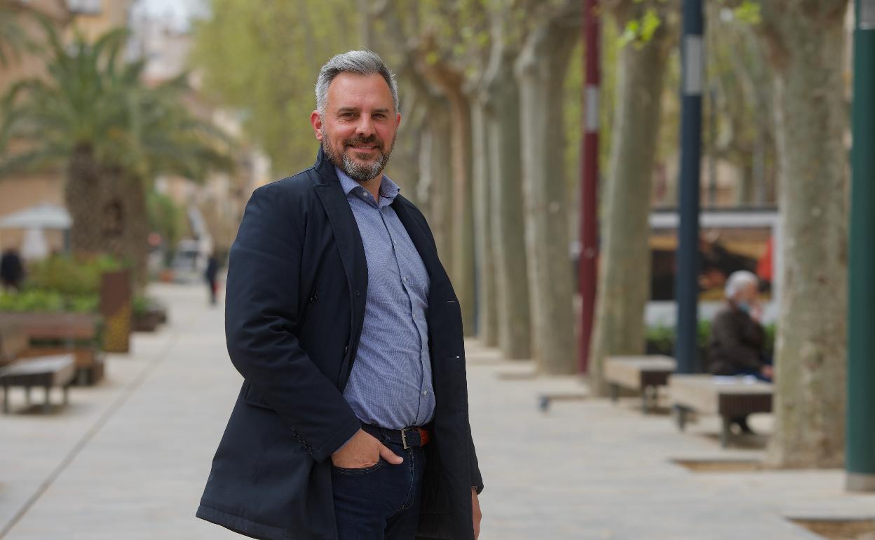 Borja González, este martes en la avenida Alfonso X El Sabio de Murcia.