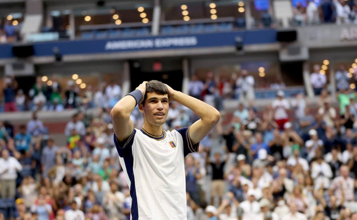 Carlos Alcaraz, emocionado, celebra su triunfo ante Tsitsipas, el pasado mes de septiembre en Nueva York. 