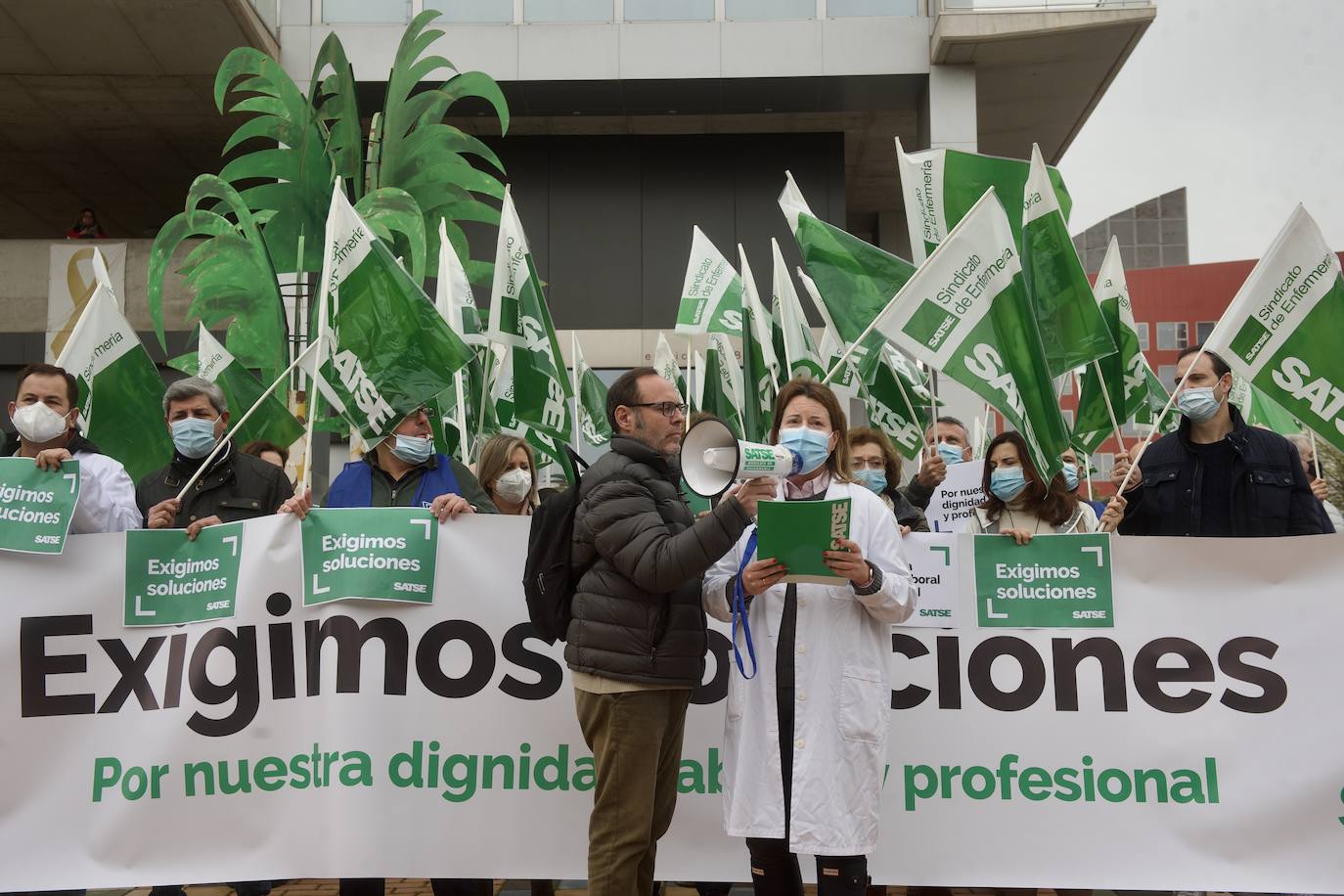 Fotos: Concentración de Satse contra los recortes en los refuerzos Covid