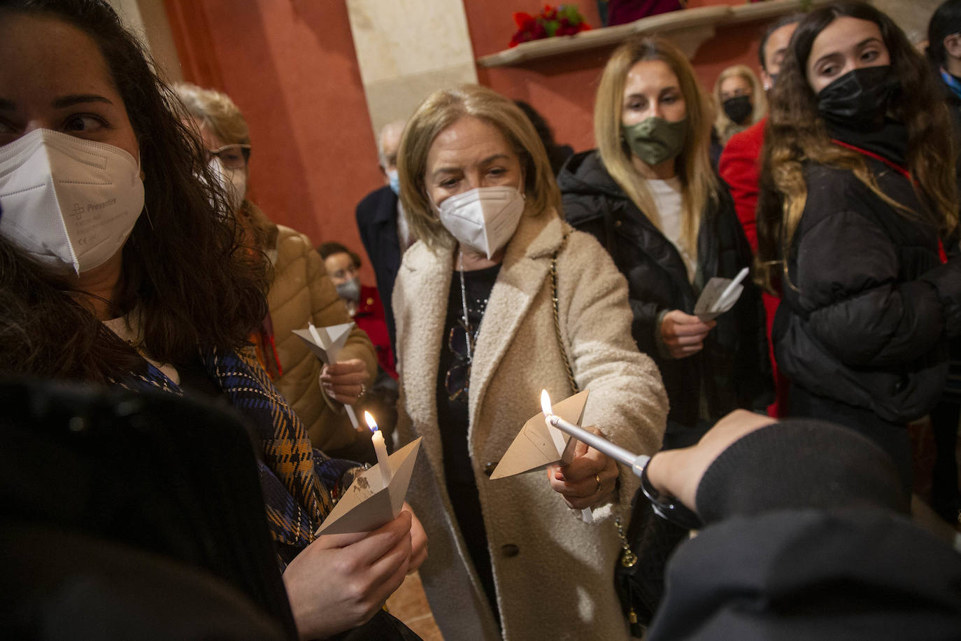 Fotos: Los californios arropan masivamente el traslado de la Virgen para la Salve Grande