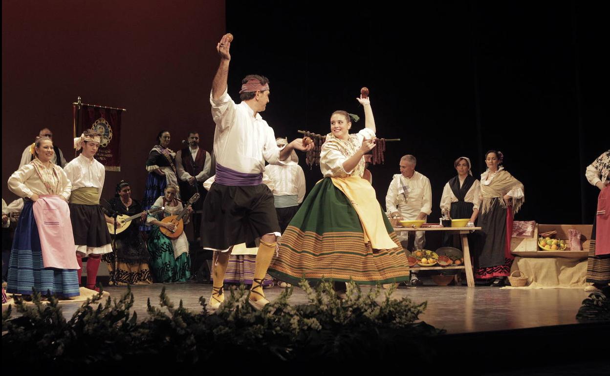 Imagen de archivo de una actuación de folklore en Lorca.