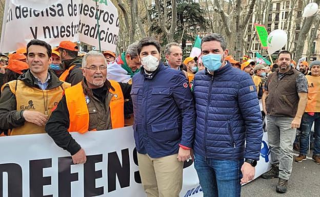 Francisco Bastida, presidente de la FCRM, junto a Fernando López Miras y Antonio Luengo. 
