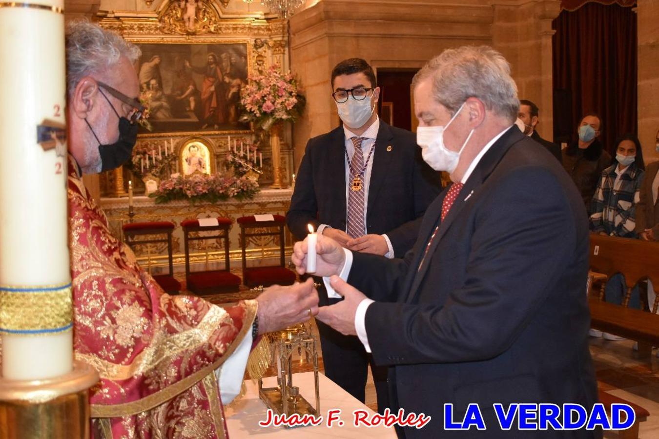 La basílica de la Vera Cruz volvió a acoger el ritual de la Bendición de la Naturaleza con la Sagrada Reliquia. La ceremonia se ha realizado esta tarde y se ha iniciado en el interior del templo para trasladarse después a la Capilla de los Conjuros. 