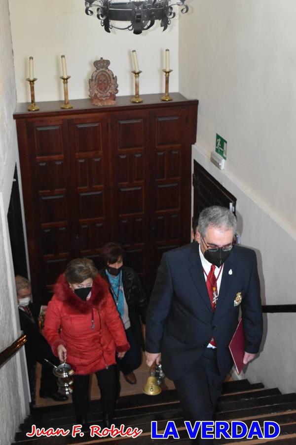 La basílica de la Vera Cruz volvió a acoger el ritual de la Bendición de la Naturaleza con la Sagrada Reliquia. La ceremonia se ha realizado esta tarde y se ha iniciado en el interior del templo para trasladarse después a la Capilla de los Conjuros. 