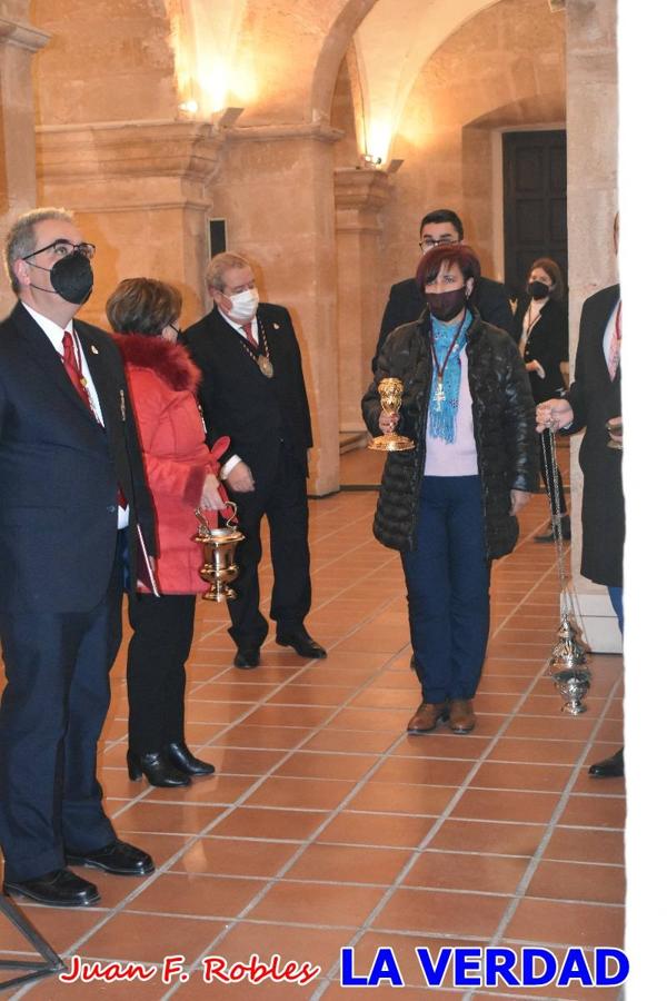 La basílica de la Vera Cruz volvió a acoger el ritual de la Bendición de la Naturaleza con la Sagrada Reliquia. La ceremonia se ha realizado esta tarde y se ha iniciado en el interior del templo para trasladarse después a la Capilla de los Conjuros. 