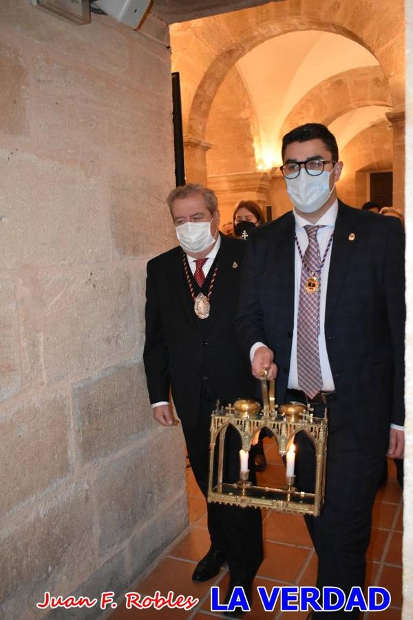 La basílica de la Vera Cruz volvió a acoger el ritual de la Bendición de la Naturaleza con la Sagrada Reliquia. La ceremonia se ha realizado esta tarde y se ha iniciado en el interior del templo para trasladarse después a la Capilla de los Conjuros. 