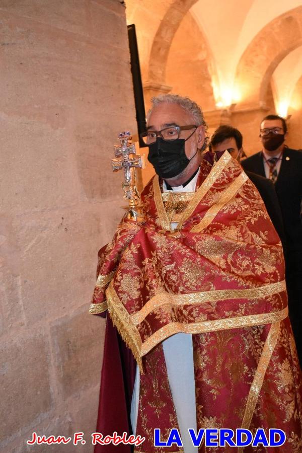 La basílica de la Vera Cruz volvió a acoger el ritual de la Bendición de la Naturaleza con la Sagrada Reliquia. La ceremonia se ha realizado esta tarde y se ha iniciado en el interior del templo para trasladarse después a la Capilla de los Conjuros. 