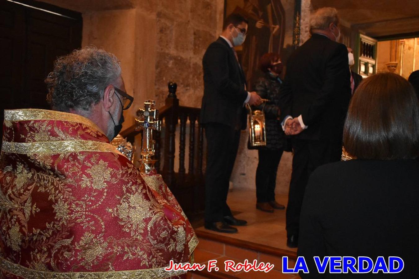 La basílica de la Vera Cruz volvió a acoger el ritual de la Bendición de la Naturaleza con la Sagrada Reliquia. La ceremonia se ha realizado esta tarde y se ha iniciado en el interior del templo para trasladarse después a la Capilla de los Conjuros. 