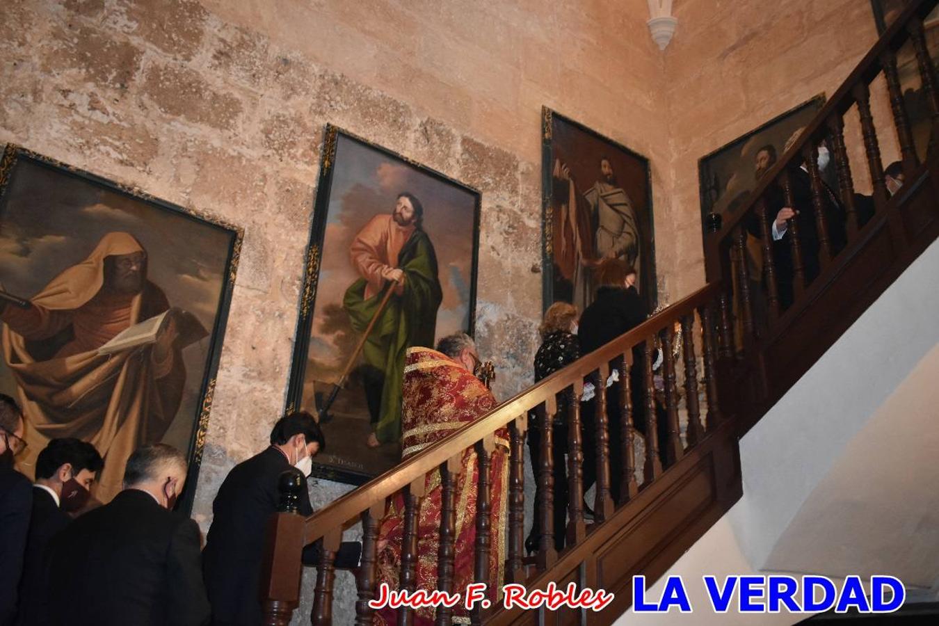 La basílica de la Vera Cruz volvió a acoger el ritual de la Bendición de la Naturaleza con la Sagrada Reliquia. La ceremonia se ha realizado esta tarde y se ha iniciado en el interior del templo para trasladarse después a la Capilla de los Conjuros. 