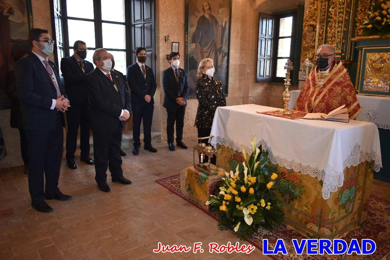 La basílica de la Vera Cruz volvió a acoger el ritual de la Bendición de la Naturaleza con la Sagrada Reliquia. La ceremonia se ha realizado esta tarde y se ha iniciado en el interior del templo para trasladarse después a la Capilla de los Conjuros. 