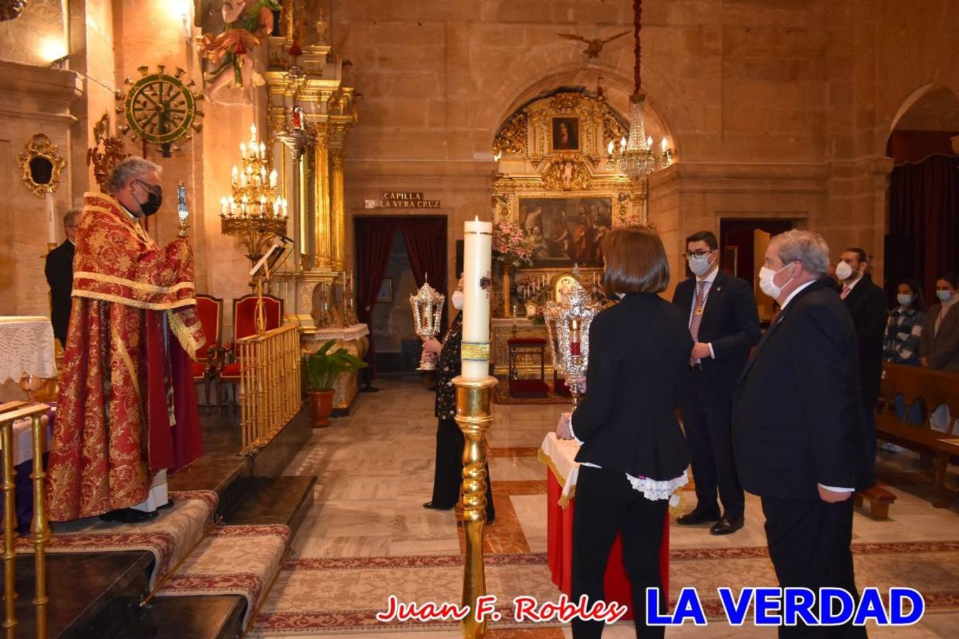 La basílica de la Vera Cruz volvió a acoger el ritual de la Bendición de la Naturaleza con la Sagrada Reliquia. La ceremonia se ha realizado esta tarde y se ha iniciado en el interior del templo para trasladarse después a la Capilla de los Conjuros. 