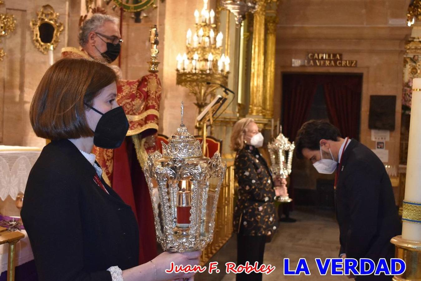 La basílica de la Vera Cruz volvió a acoger el ritual de la Bendición de la Naturaleza con la Sagrada Reliquia. La ceremonia se ha realizado esta tarde y se ha iniciado en el interior del templo para trasladarse después a la Capilla de los Conjuros. 