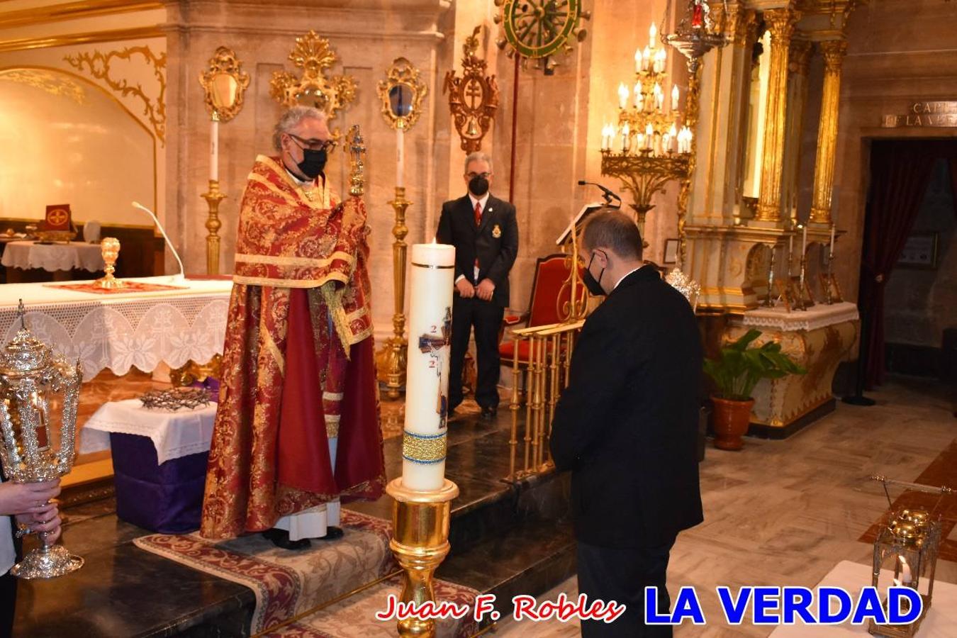 La basílica de la Vera Cruz volvió a acoger el ritual de la Bendición de la Naturaleza con la Sagrada Reliquia. La ceremonia se ha realizado esta tarde y se ha iniciado en el interior del templo para trasladarse después a la Capilla de los Conjuros. 