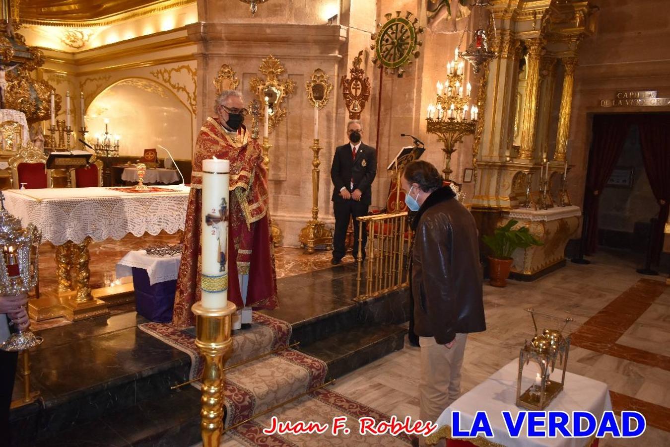 La basílica de la Vera Cruz volvió a acoger el ritual de la Bendición de la Naturaleza con la Sagrada Reliquia. La ceremonia se ha realizado esta tarde y se ha iniciado en el interior del templo para trasladarse después a la Capilla de los Conjuros. 