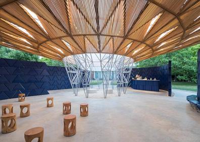 Imagen secundaria 1 - Serpentine Pavilion 2017 en Londres. Inspirado por el árbol, punto de encuentro central para la vida en Gando, Francis Kéré buscó este pabellón conectar a sus visitantes con la naturaleza y entre sí. 