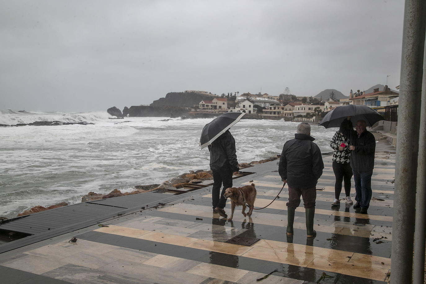 Fotos: El temporal causa daños graves en el paseo marítimo de Cabo de Palos